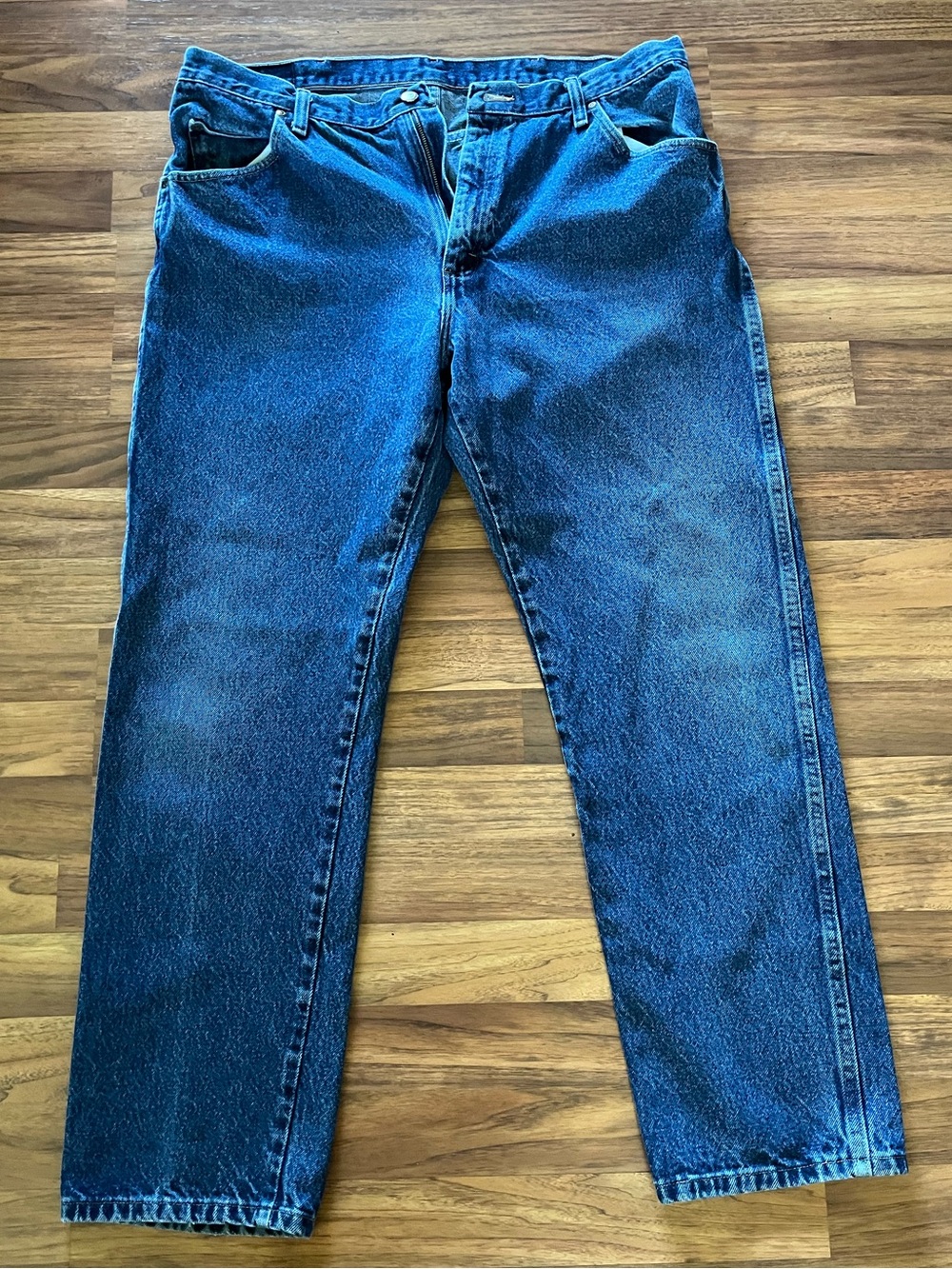 Wrangler Men's Size 40 x 32 
Straight Fit Dark Blue Denim Jeans